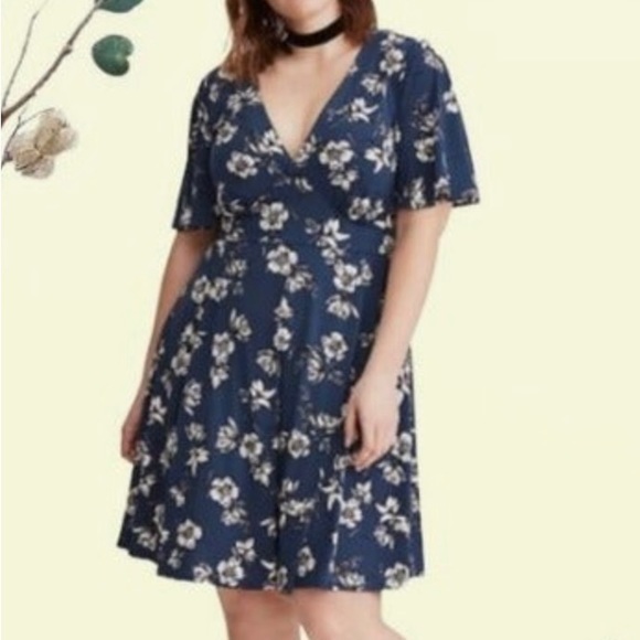 Torrid blue floral flutter sleeve v neck a line dress size 3 like new - Picture 2 of 6